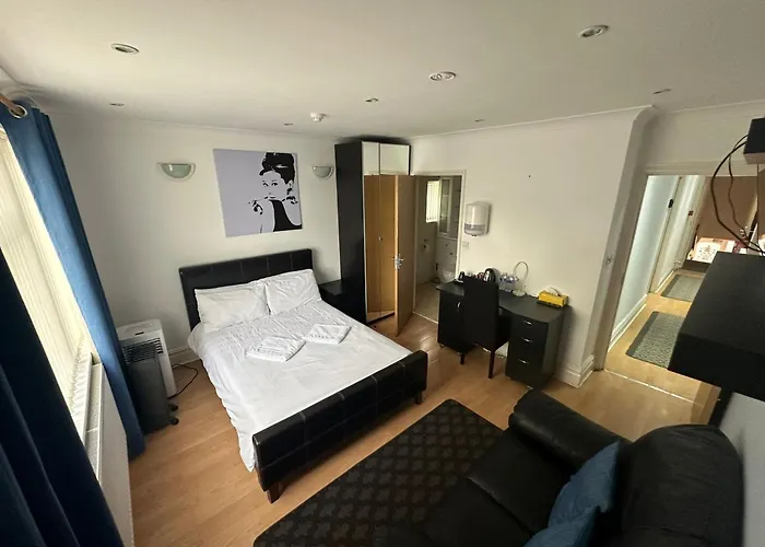 3 Luxury En-Suite Bedrooms
